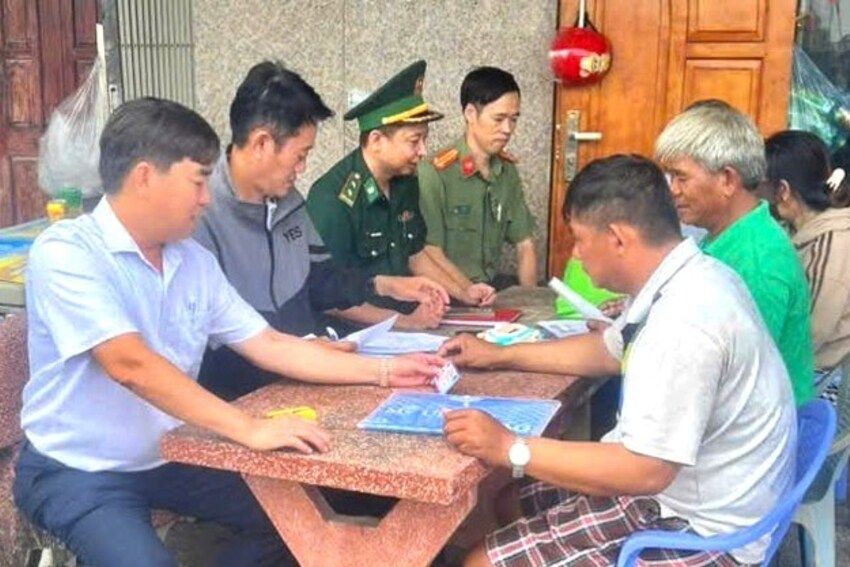 Xã Long Hải “đi từng ngõ, gõ từng nhà” tuyên truyền IUU