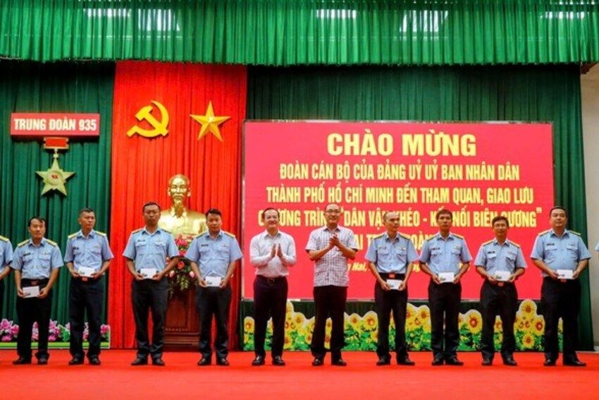 TPHCM tiếp sức những cánh bay bảo vệ bầu trời Tổ quốc