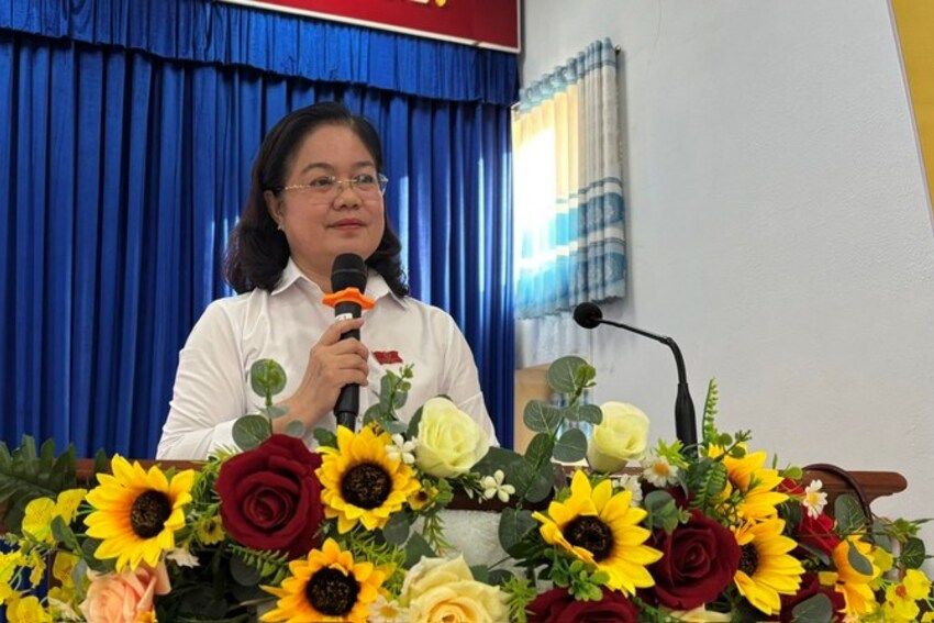 Cử tri quan tâm đến thủ tục đất đai, giao thông, môi trường ở nông thôn