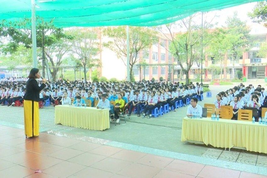 Hơn 1.000 học sinh được hướng dẫn cách bảo vệ bản thân