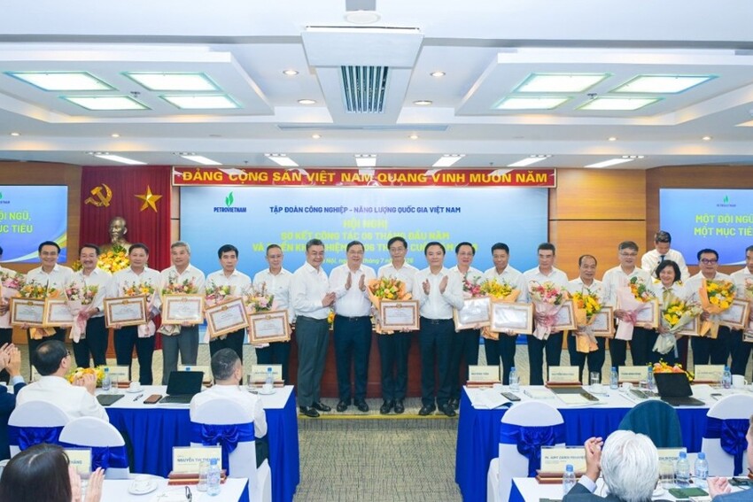 Kiện toàn tổ chức đảng, nâng cao chất lượng cán bộ tại Petrovietnam
