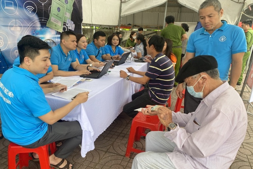 “Dân vận khéo” góp phần đưa chính sách bảo hiểm xã hội, bảo hiểm y tế đến với người dân