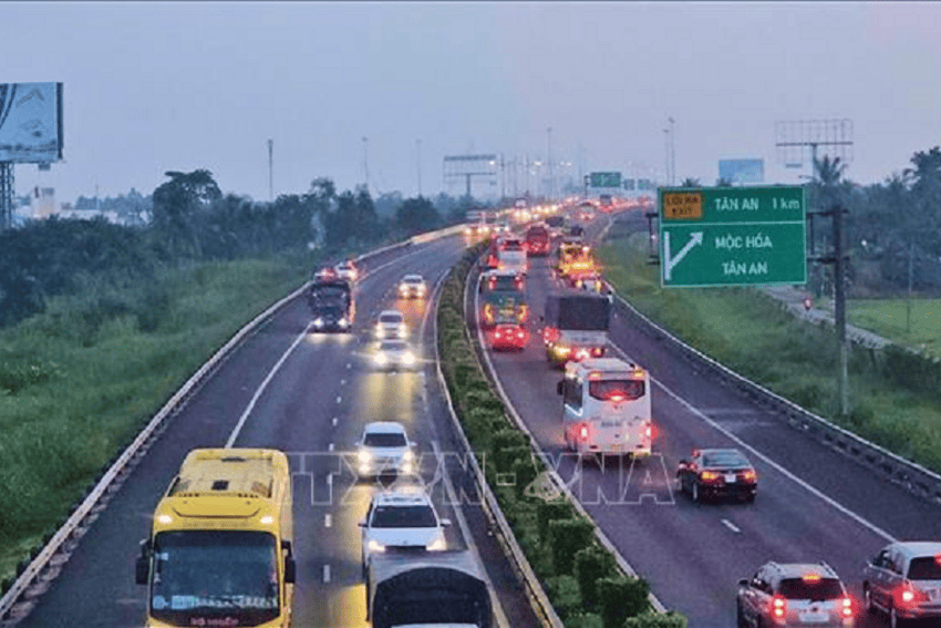 Ngày đầu kiểm soát xe kinh doanh vận tải hành khách, xử lý 109 trường hợp vi phạm