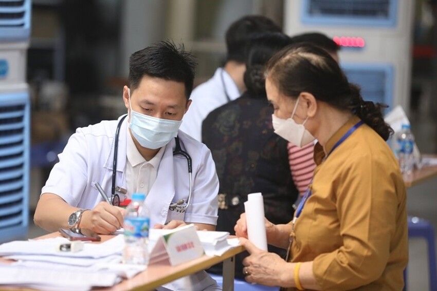 Chỉ thị của Ban Bí thư về việc thực hiện bảo hiểm y tế toàn dân trong giai đoạn mới