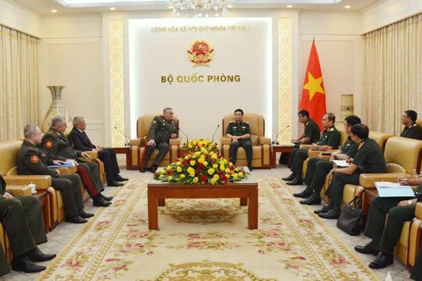 Bộ trưởng Quốc phòng Phan Văn Giang tiếp Tổng Tham mưu trưởng các Lực lượng vũ trang Belarus