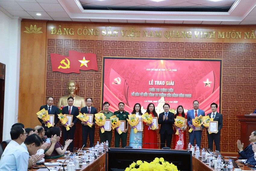 Lai Châu: Trao 12 giải cho các tác phẩm xuất sắc Cuộc thi chính luận về bảo vệ nền tảng tư tưởng của Đảng