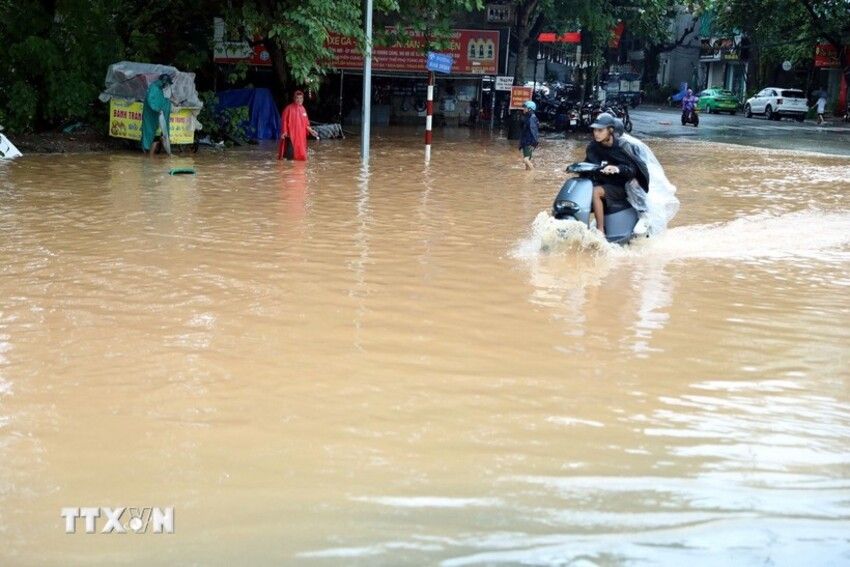 Cảnh báo bão số 13 gây mưa rất to từ Đà Nẵng đến Đắk Lắk từ ngày 6-7/11