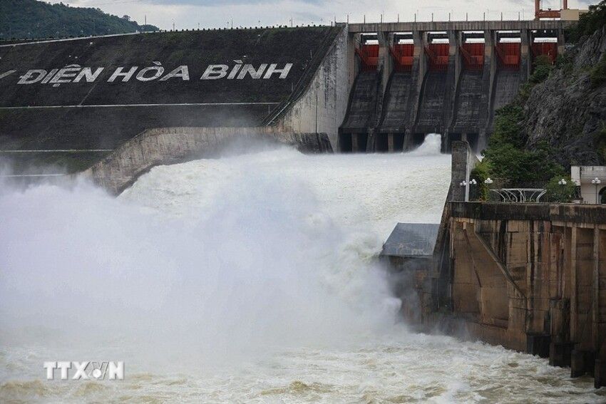 Thủy điện Hòa Bình mở một cửa xả đáy vào lúc 18h ngày 9/11