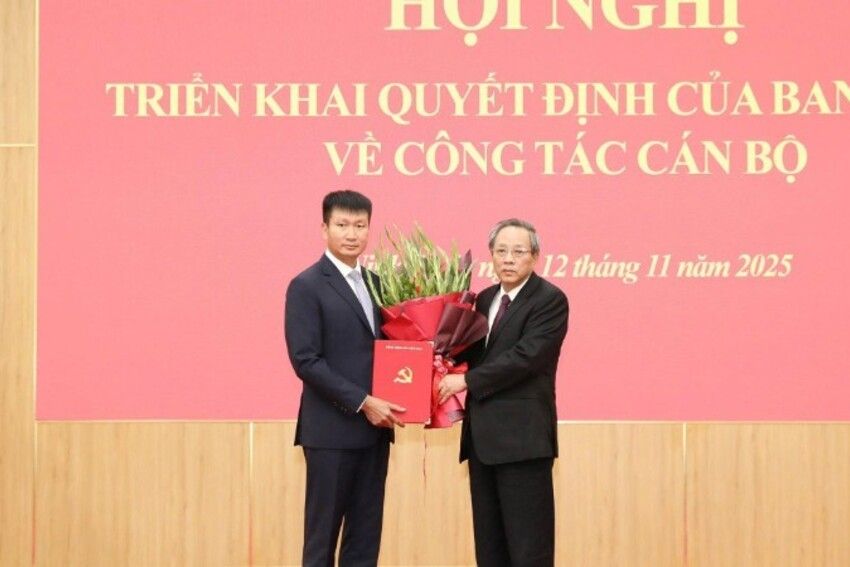 Tỉnh ủy Ninh Bình công bố Quyết định của Bộ Chính trị về công tác cán bộ