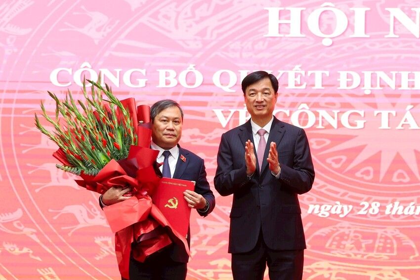 Bí thư Tỉnh ủy Quảng Ninh Vũ Đại Thắng giữ chức Phó Bí thư Thành ủy, Chủ tịch UBND TP Hà Nội