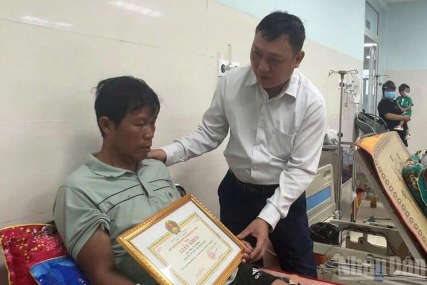 Chủ tịch nước tặng thưởng Huân chương Dũng cảm cho 2 công dân đặc khu Lý Sơn