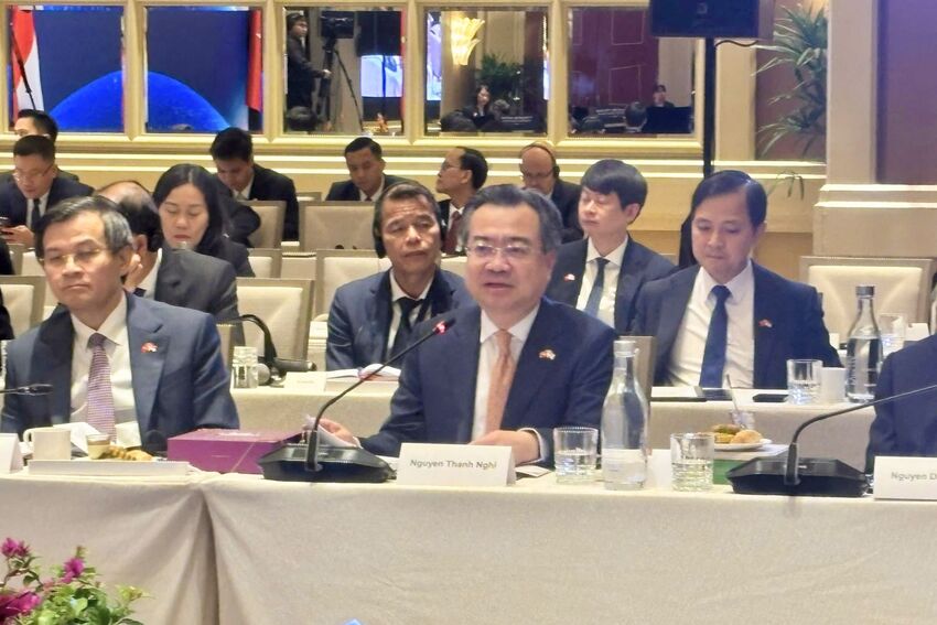 Đồng chí Nguyễn Thanh Nghị, Ủy viên Bộ Chính trị, Bí thư Trung ương ĐTrưởng Ban Chính sách, chiến lược Trung ương phát biểu tại Chương trình Đối thoại Chiến lược Việt Nam-Singapore lần thứ nhất