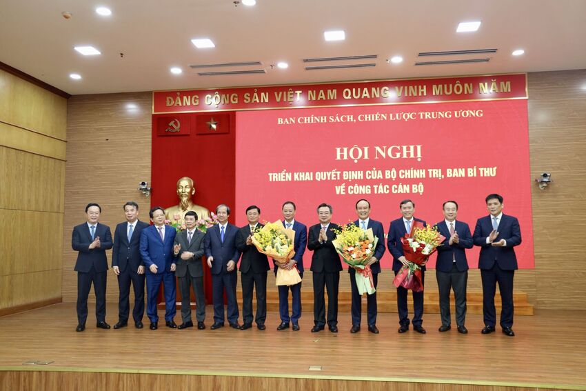 Bộ Chính trị phân công, bổ nhiệm các đồng chí Trần Hồng Thái và Lê Văn Lợi kiêm giữ chức Phó Trưởng Ban Chính sách, chiến lược Trung ương; Ban Bí thư điều động, bổ nhiệm đồng chí Nguyễn Ngọc Tuấn giữ chức Phó Trưởng Ban Chính sách, chiến lược Trung ương