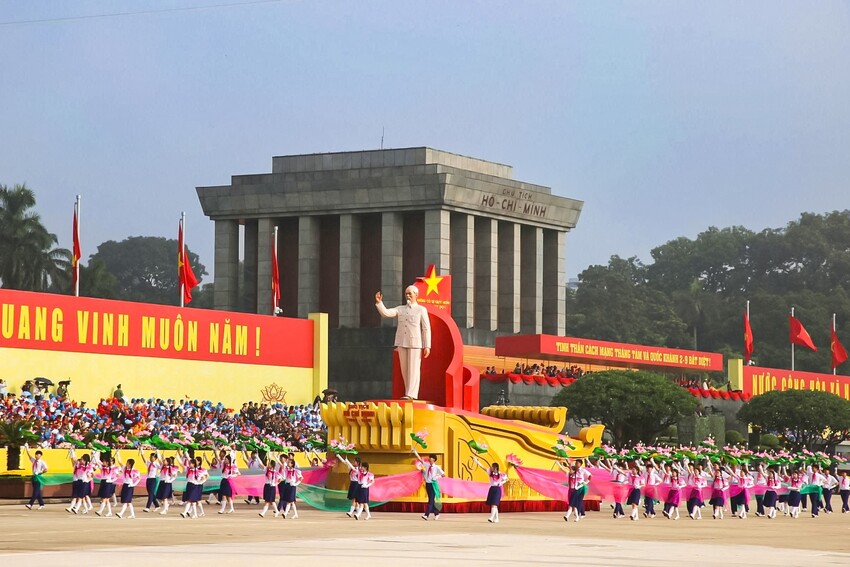 Đẩy mạnh học tập, thực hành tư tưởng, đạo đức, phương pháp, phong cách Hồ Chí Minh trong giai đoạn phát triển mới