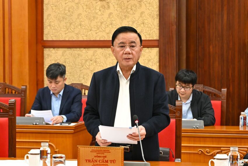 Ảnh: Đồng chí Trần Cẩm Tú chủ trì Phiên họp Thường trực Tiểu ban Tổ chức phục vụ Đại hội XIV của Đảng