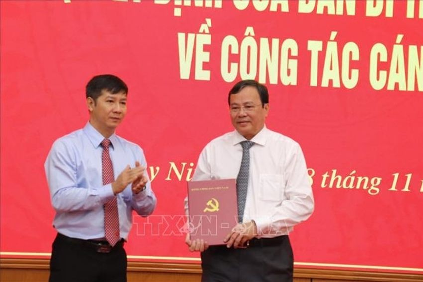 Điều động, chỉ định đồng chí Lê Văn Hẳn giữ chức Phó bí thư Tỉnh ủy, giới thiệu bầu chức danh Chủ tịch UBND tỉnh Tây Ninh