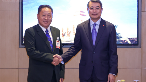 Tình đoàn kết đặc biệt Việt Nam - Lào "không gì có thể lay chuyển"
