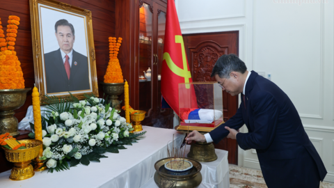Thủ tướng Lê Minh Hưng thăm gia đình Cố Chủ tịch Quốc hội Lào Saysomphone Phomvihane
