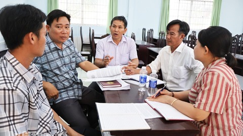 Châu Thành lấy ý kiến từng hộ dân về việc thành lập phường