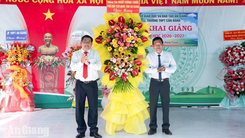 Trường THPT Cần Đăng đón hơn 1.050 học sinh vào năm học mới