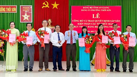 Thành lập mới 9 chi bộ trực thuộc Đảng bộ phường Thới Sơn