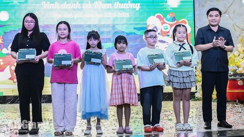 CIC Group tuyên dương hơn 200 học sinh tại Vui hội trăng rằm