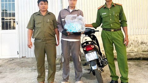 Tờ rơi cho vay tiền len lỏi vào khu dân cư