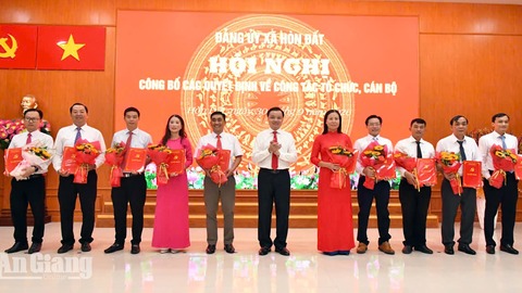 Hòn Đất thành lập 9 chi bộ, kiện toàn nhiều vị trí cán bộ