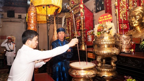 Lãnh đạo tỉnh An Giang dâng hương tưởng niệm Anh hùng dân tộc Nguyễn Trung Trực 