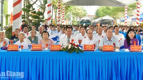 Dâng hương tưởng niệm Anh hùng Lực lượng vũ trang nhân dân Mai Thị Nương
