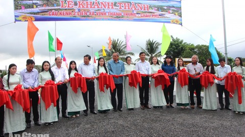 Cầu Kênh 2 trị giá hơn 2,8 tỷ đồng nối Vĩnh Thạnh Trung với Châu Phú