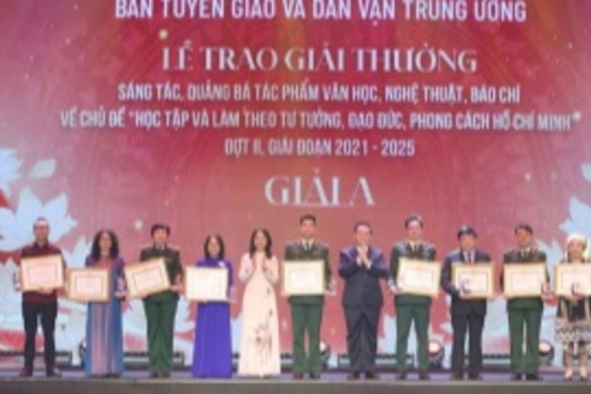 Trao giải sáng tác về học tập và làm theo tư tưởng, đạo đức, phong cách của Bác