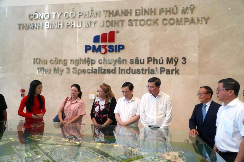 Đoàn công tác của Cuba tham quan cảng biển, doanh nghiệp, khu công nghiệp