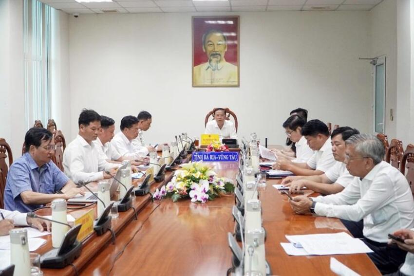 Lãnh đạo UBND tỉnh nghe báo cáo nội dung điều chỉnh Quy hoạch tỉnh