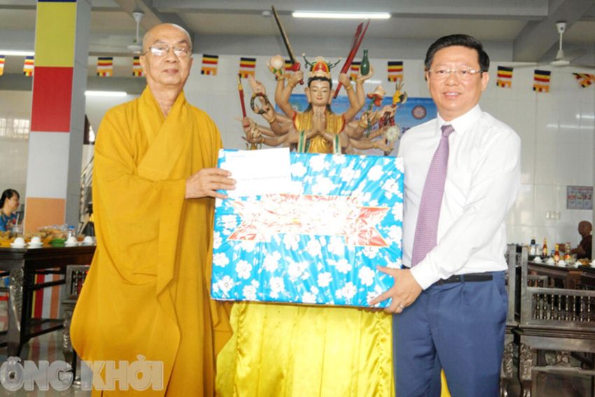 Phó bí thư Thường trực Tỉnh ủy Trần Thanh Lâm thăm và chúc mừnglễ Phật đản Phật lịch 2569 - Dương lịch năm 2025