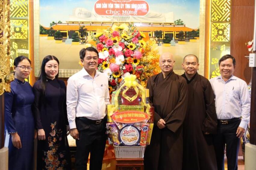 Ban Dân vận Tỉnh ủy tổ chức Đoàn đi thăm và chúc mừng Ban Trị sự Giáo hội Phật giáo Việt Nam tỉnh Bình Dương
