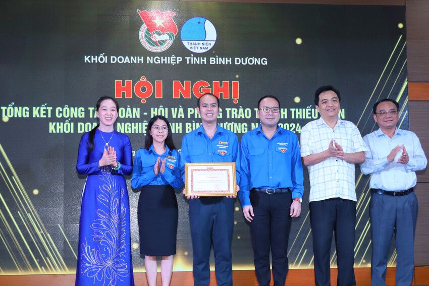 Nhiều tập thể, cá nhân Đoàn khối Doanh nghiệp tỉnh được khen thưởng