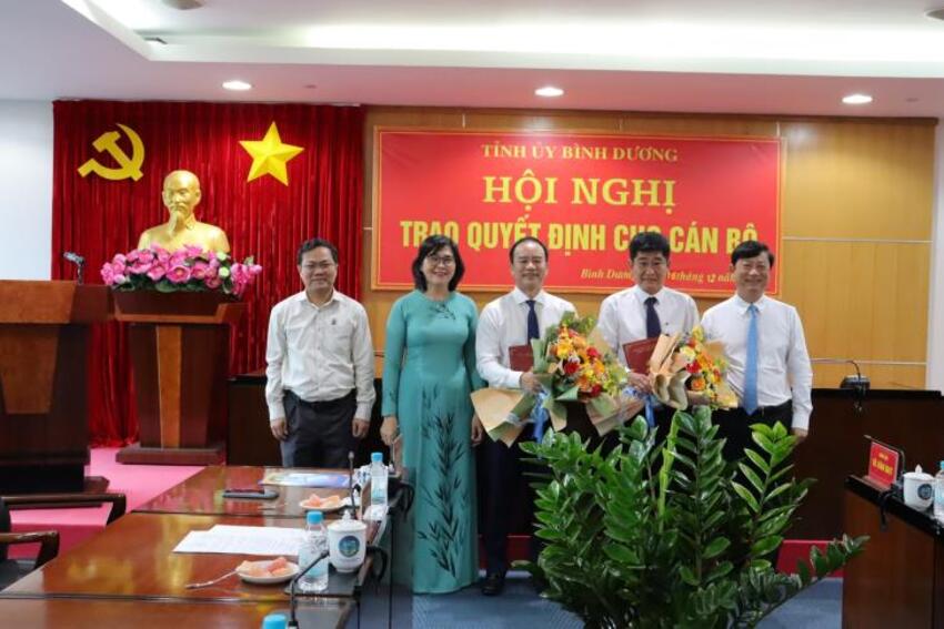 Tỉnh ủy Bình Dương trao các quyết định cho cán bộ tháng 12 năm 2024