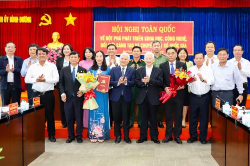 Công bố quyết định chuẩn y Phó Bí thư Tỉnh ủy đối với đồng chí Nguyễn Lộc Hà