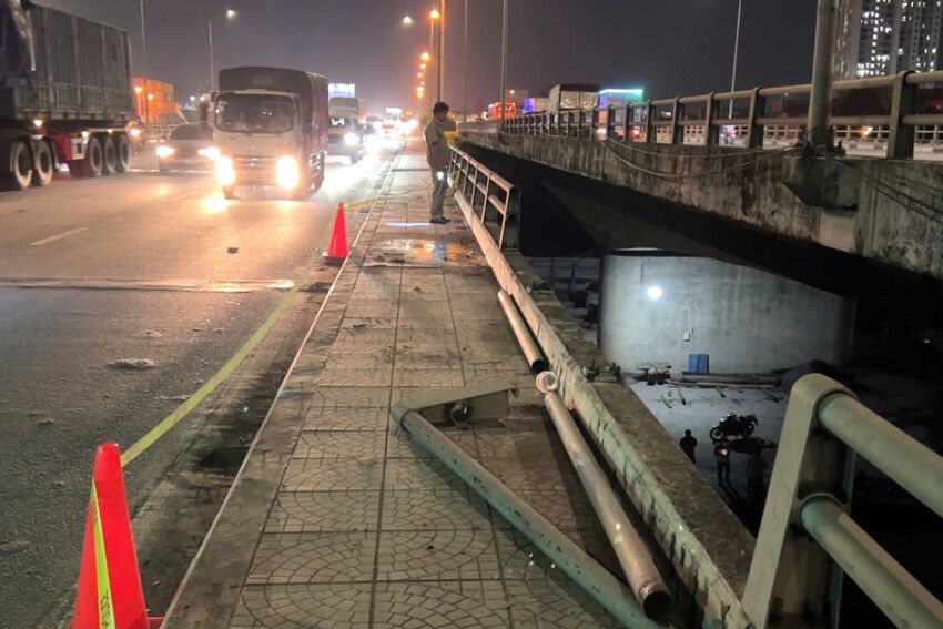 Ô tô rơi xuống sông Đồng Nai, lực lượng chức năng Bình Dương phối hợp tìm kiếm