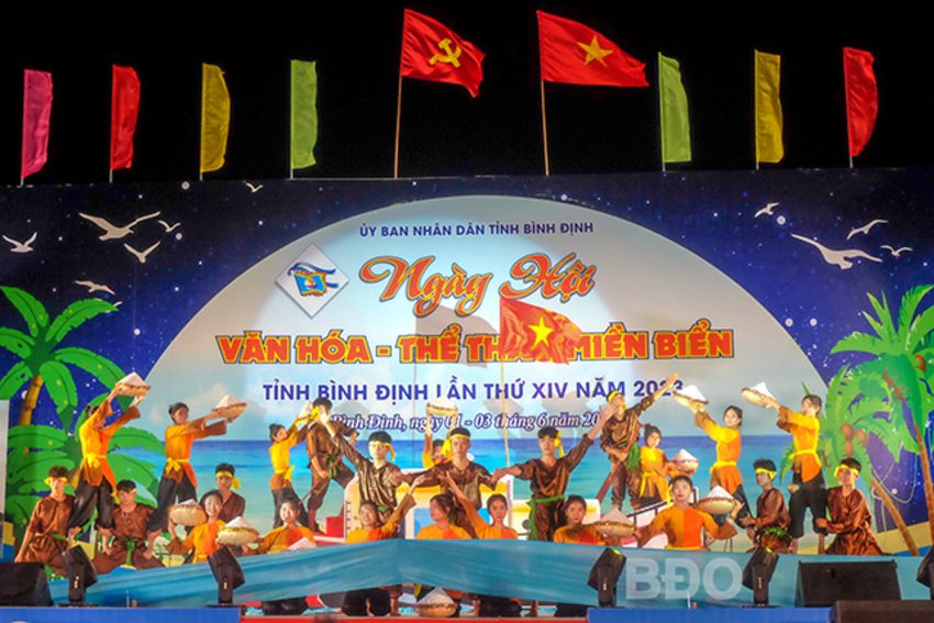 Phát huy bản sắc văn hóa miền biển, quảng bá du lịch địa phương