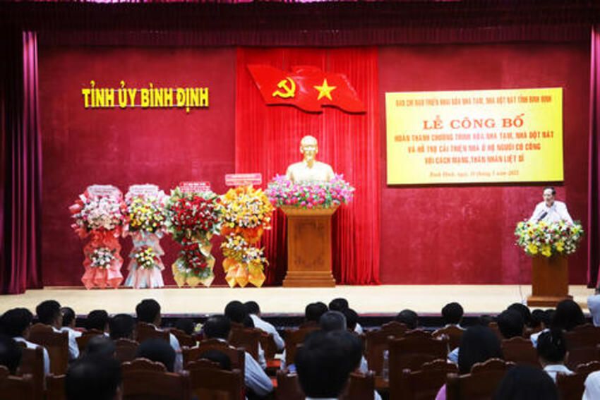 Lễ công bố hoàn thành chương trình xoá nhà tạm, nhà dột nát và hỗ trợ cải thiện nhà ở cho người có công với cách mạng