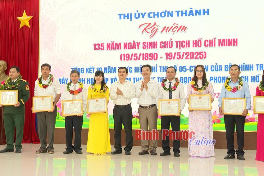 Chơn Thành: Tuyên dương điển hình học và làm theo Bác