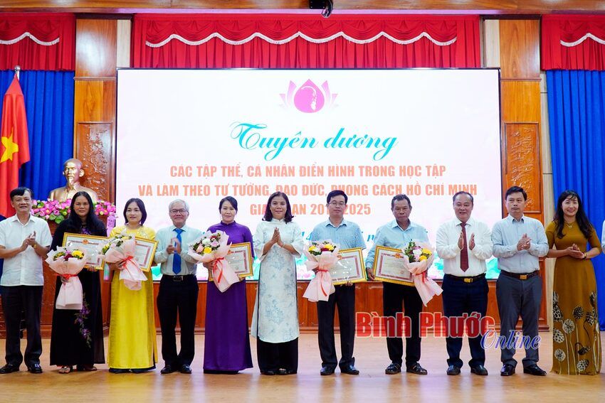 Tuyên dương 5 tập thể, 10 cá nhân điển hình học tập và làm theo Bác