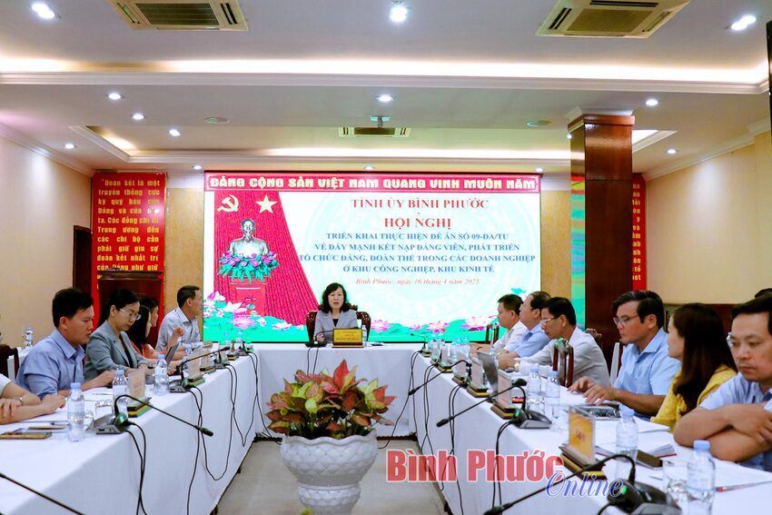 Đẩy mạnh phát triển tổ chức đảng, đoàn thể trong doanh nghiệp