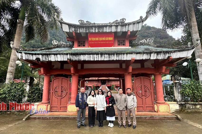 Về Cao Bằng nhớ Bác