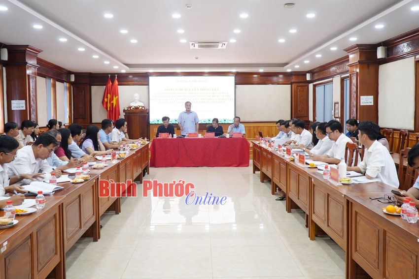 Ủy viên Ban Thường vụ Tỉnh ủy Nguyễn Hồng Trà làm việc với Ban Thường vụ Huyện ủy Phú Riềng