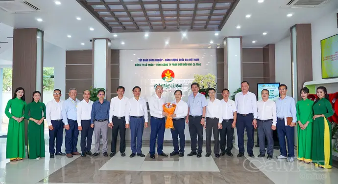 Bí thư Tỉnh uỷ Cà Mau thăm, chúc mừng các doanh nghiệp nhân Ngày Doanh nhân Việt Nam