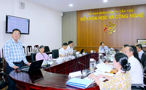 Nghiệm thu đề tài "Nghiên cứu giải pháp phòng trị bệnh xơ đen và thối thân xì mủ trên cây Mít Hậu Giang" 