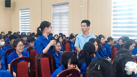 Nâng 'sức đề kháng' cho thanh niên trước thông tin xấu, độc